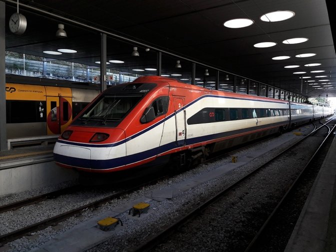 © Comboios de Portugal